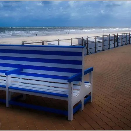 Lägenhet With Cosy Sunny Terrace *