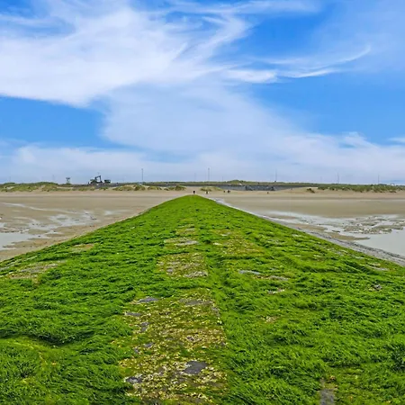 Lägenhet With Cosy Sunny Terrace