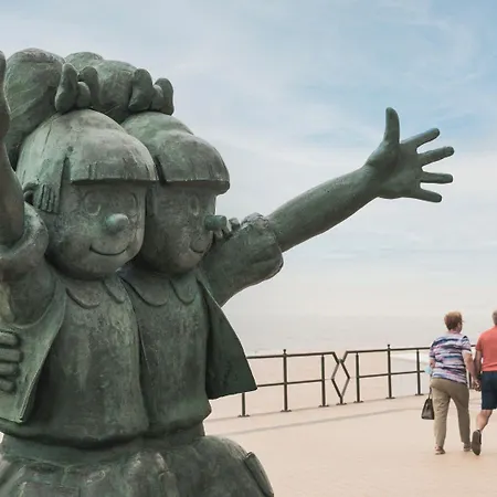 With Cosy Sunny Terrace شقة ميدل كيرك